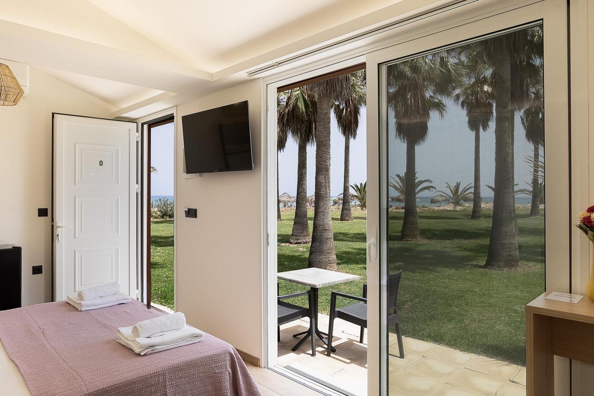La Palma Beachfront Suites Georgioupoli Bagian luar foto