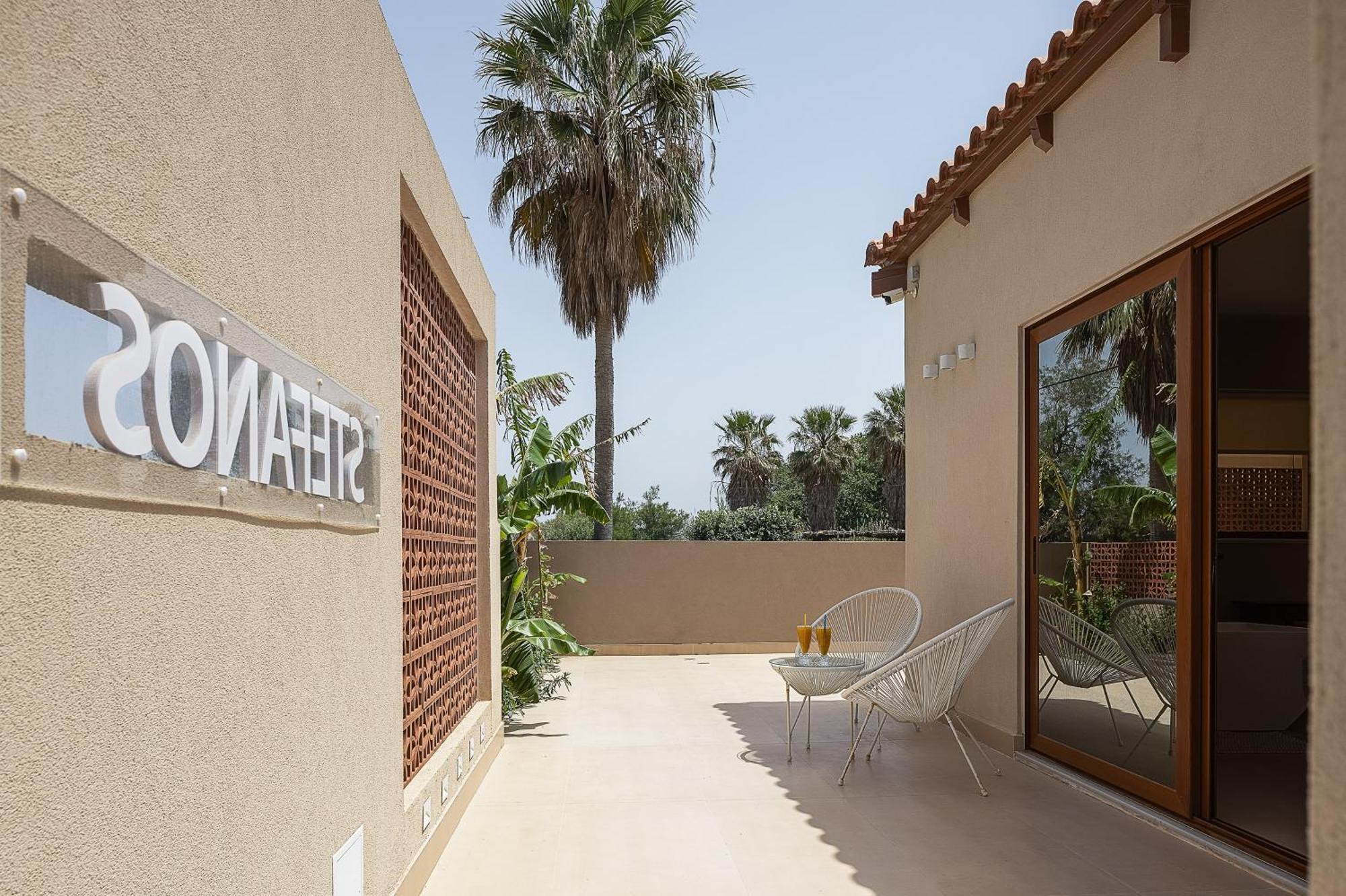 La Palma Beachfront Suites Georgioupoli Bagian luar foto