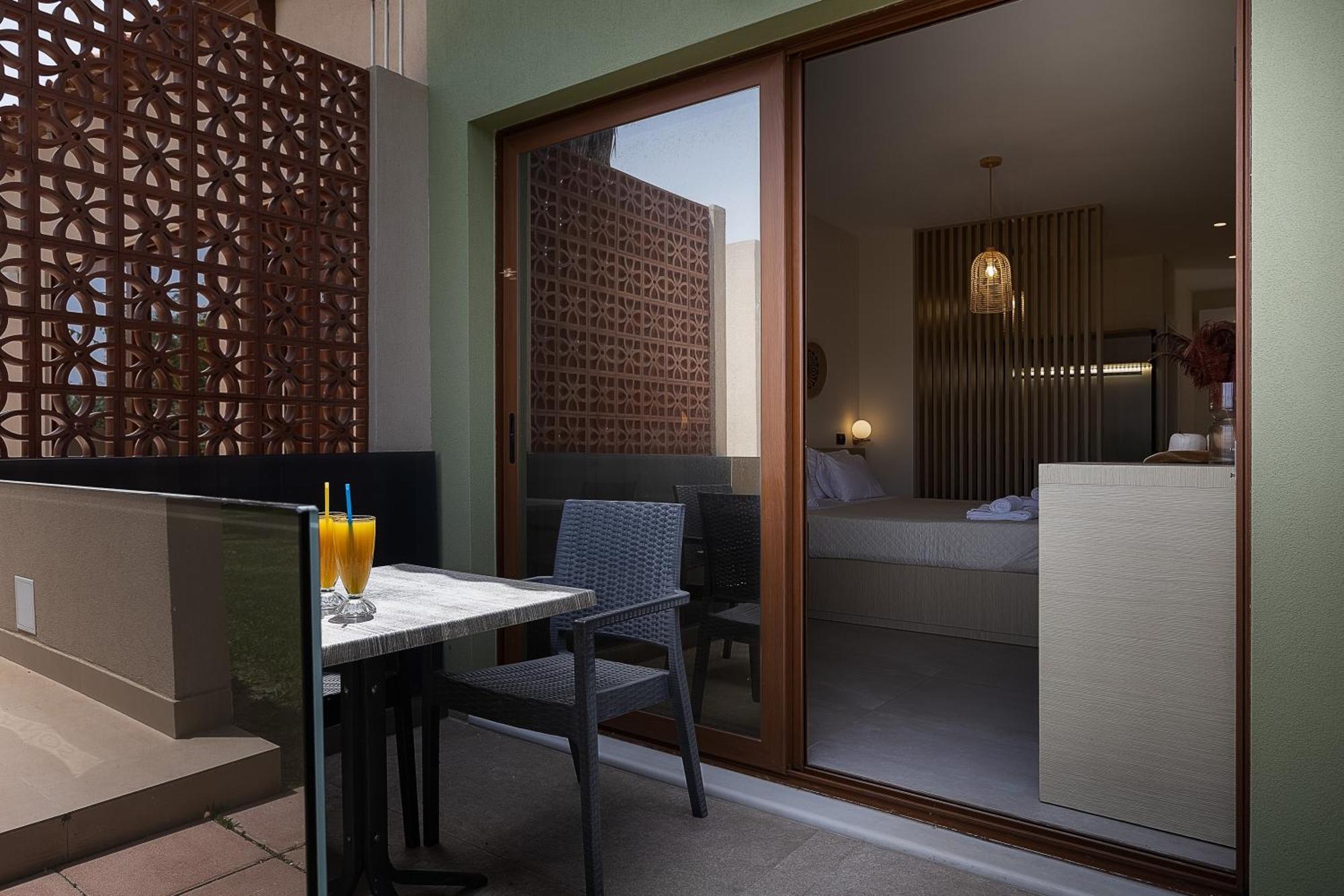 La Palma Beachfront Suites Georgioupoli Bagian luar foto