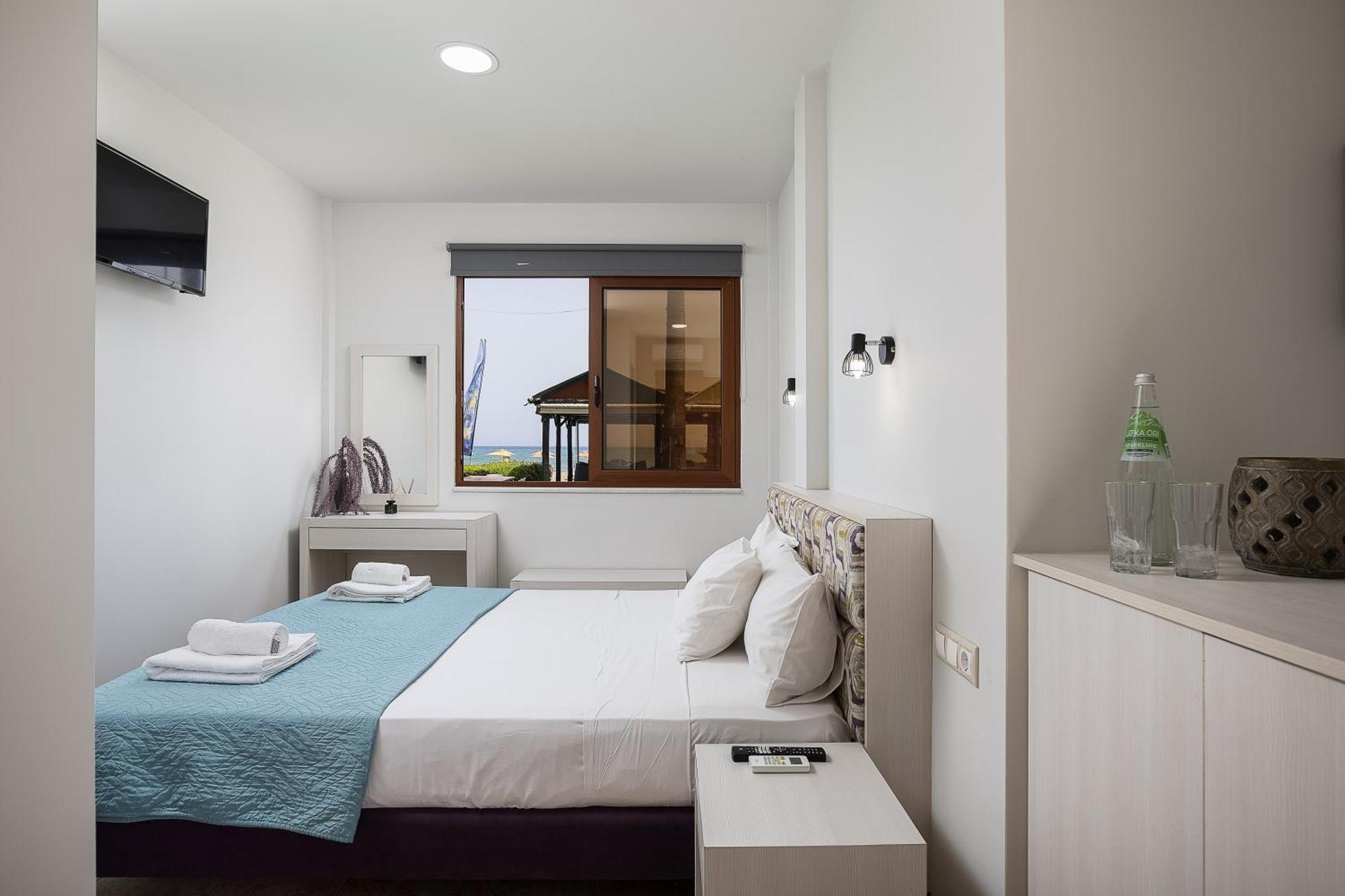 La Palma Beachfront Suites Georgioupoli Bagian luar foto