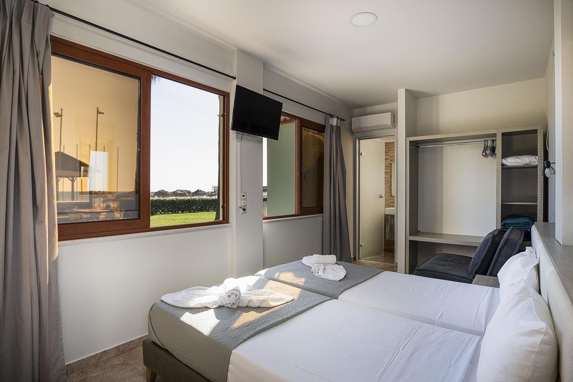 La Palma Beachfront Suites Georgioupoli Bagian luar foto