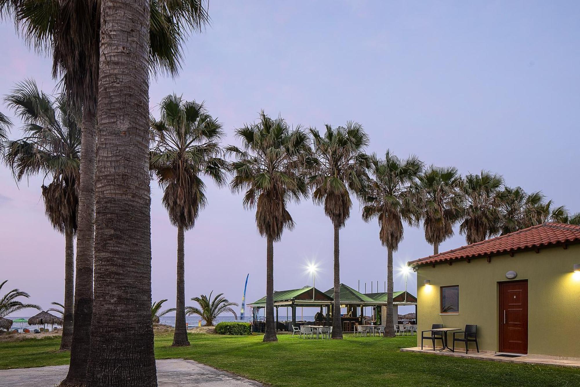 La Palma Beachfront Suites Georgioupoli Bagian luar foto